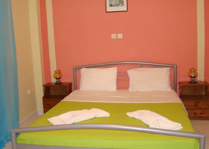 Ξενοδοχείο με διαμερίσματα Dionisis 3*